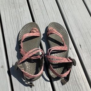 Super cute great condition womens chacos